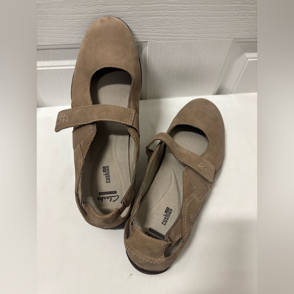 Clarks Tan Suede Flats Comfort Loafers Mary Jane Style Women Size 10